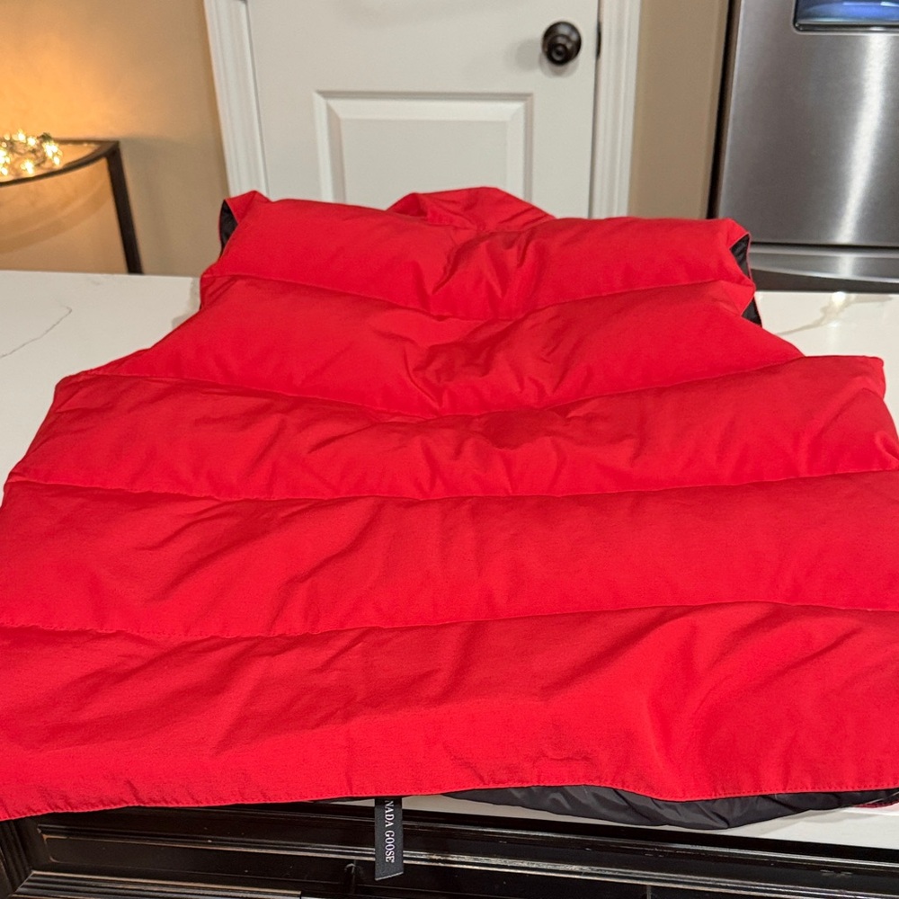 Canada Goose Men's Vibrant Red Puffer Vest - Picture 4 of 6